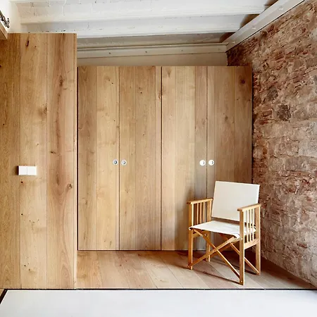 Deco Barcelona-born Apt. דירה *