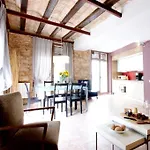 Deco Barcelona-born Apt. Daire